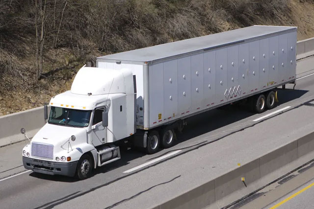 What's the Difference Between a Trailer and a Semi-Trailer?